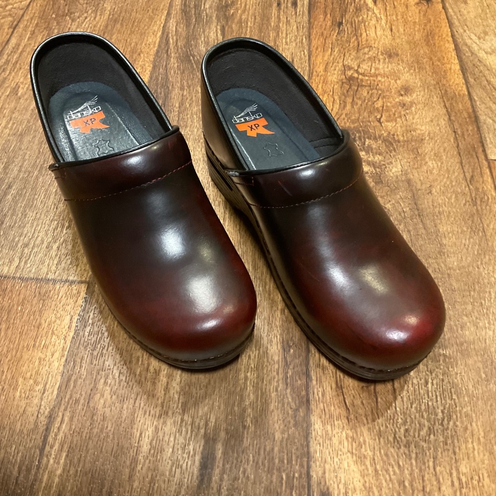 Dansko XP Size 40 Clog Burgundy Brown Womens Slip On Leather Shoes Comfort